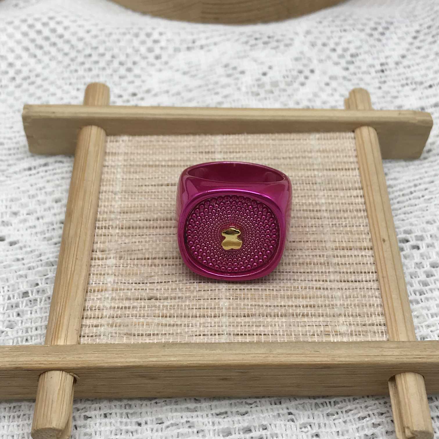 Oursin seal in fuchsia sterling silver with a central bear with plating over silver