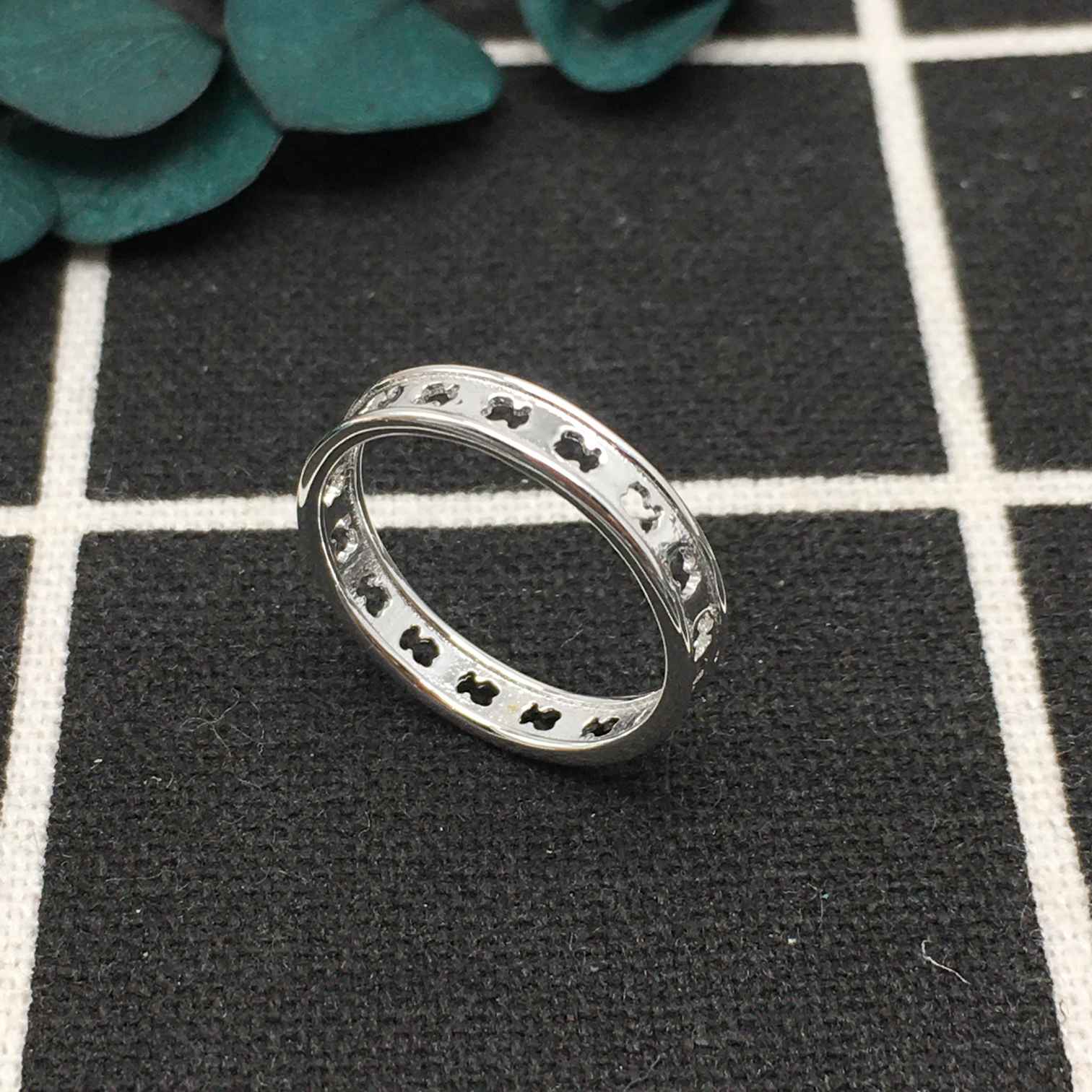 Silver Bear Row ring with bear silhouettes