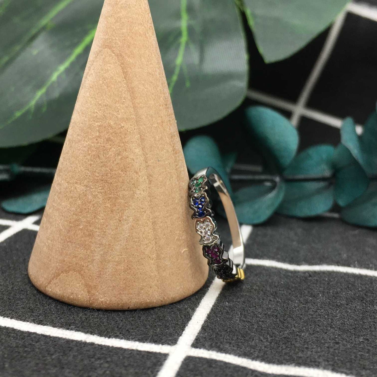 White Fancy Ring with Sapphire and Tsavorites