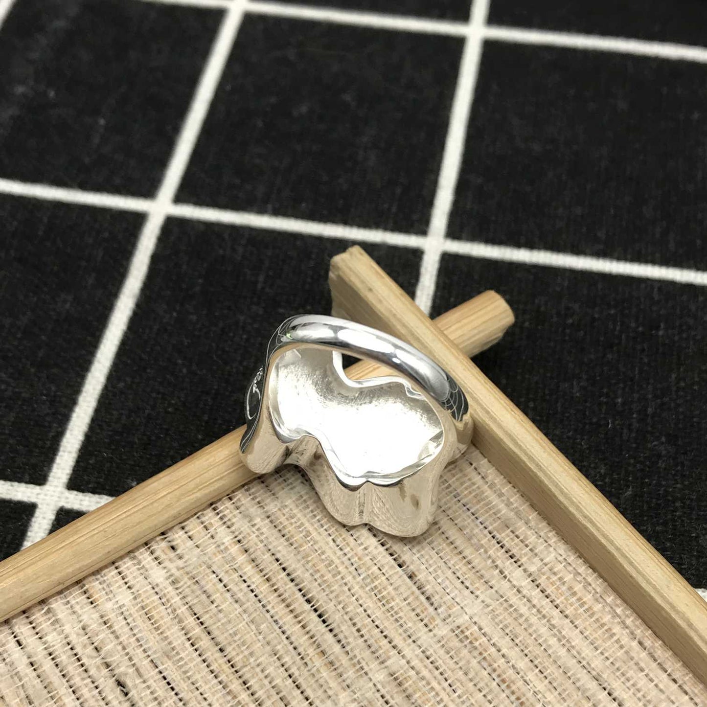 Silver Bold Motif bear Signet ring