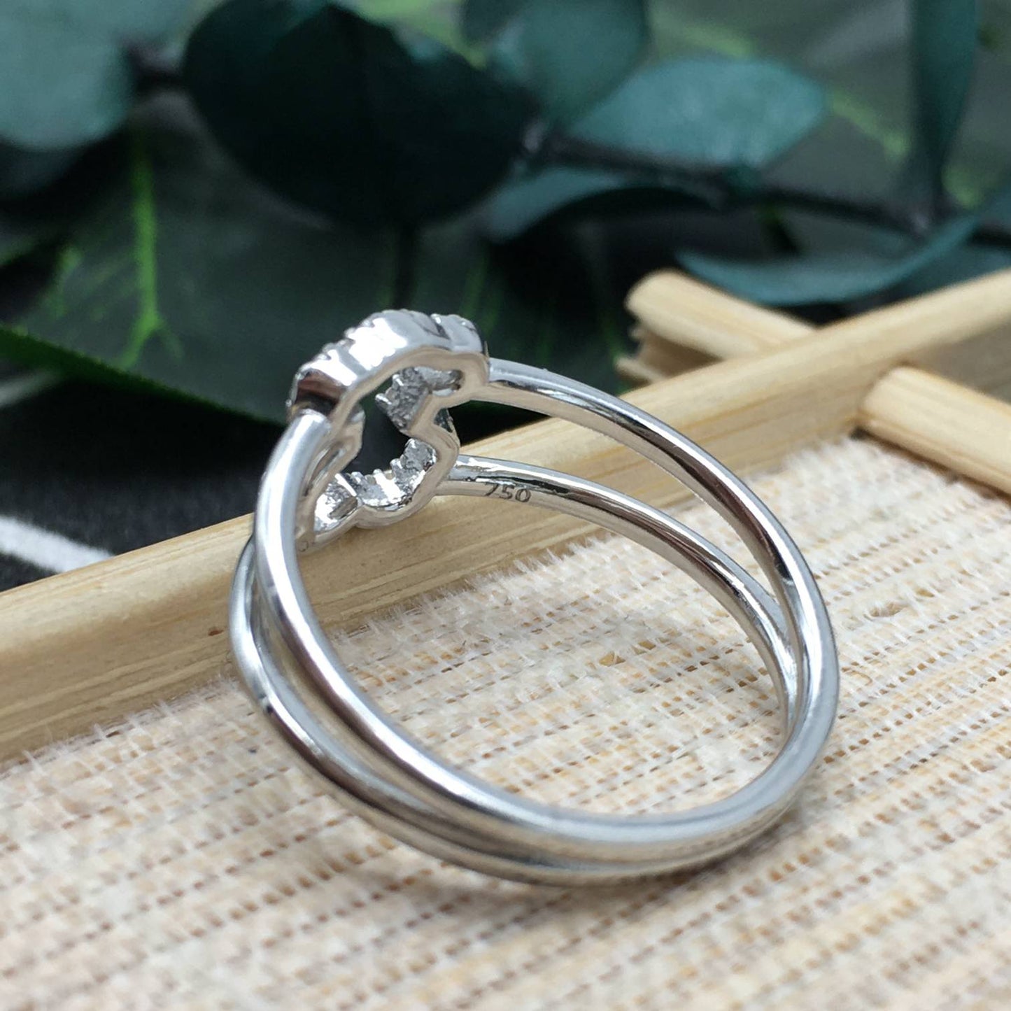White Silueta Ring
