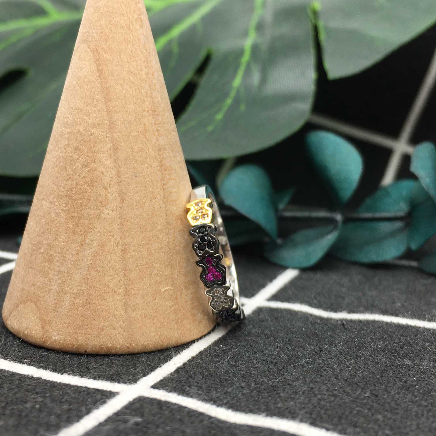 White Fancy Ring with Sapphire and Tsavorites