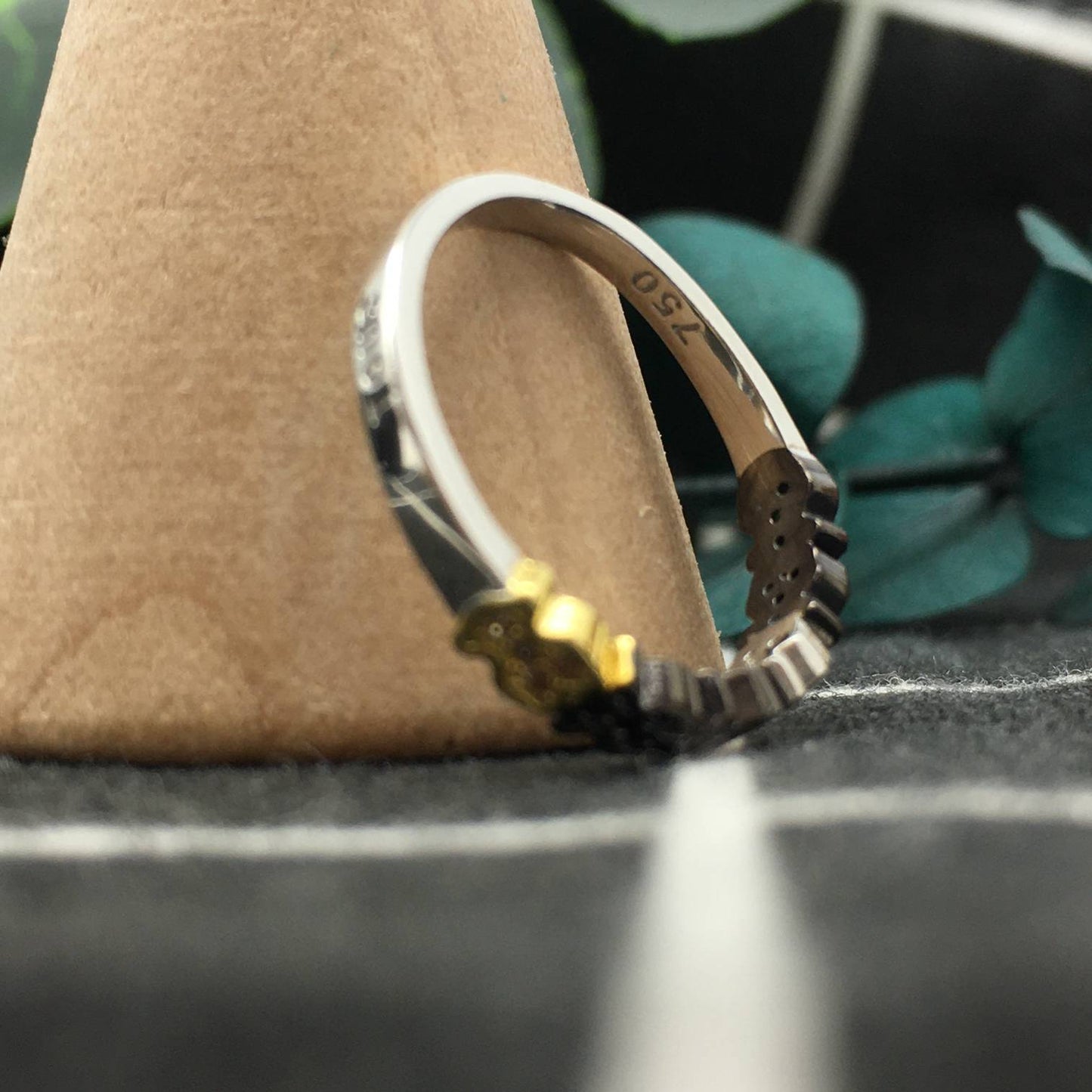 White Fancy Ring with Sapphire and Tsavorites