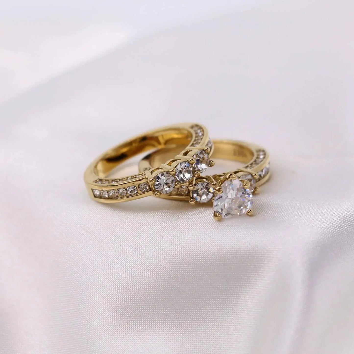 Fashion Couple Rings Luxury Gold Color Women Heart Zircon Wedding Rings Set Men Titanium Steel Ring Wedding Band Jewelry Gifts