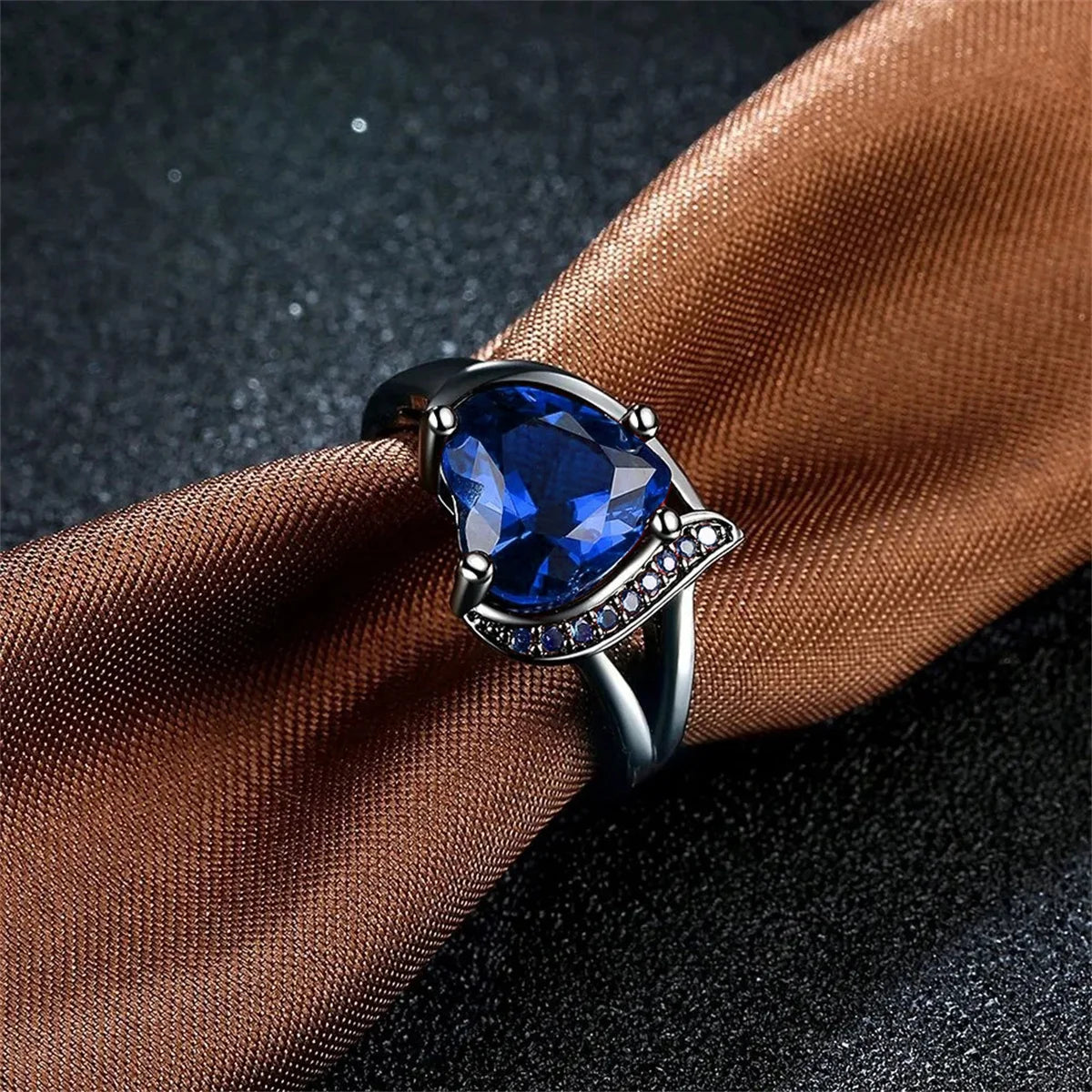 Couple Rings Romantic Women Heart Blue Rhinestones Zircon Ring Men Stainless Steel Celtic Dragon Ring Wedding Jewelry