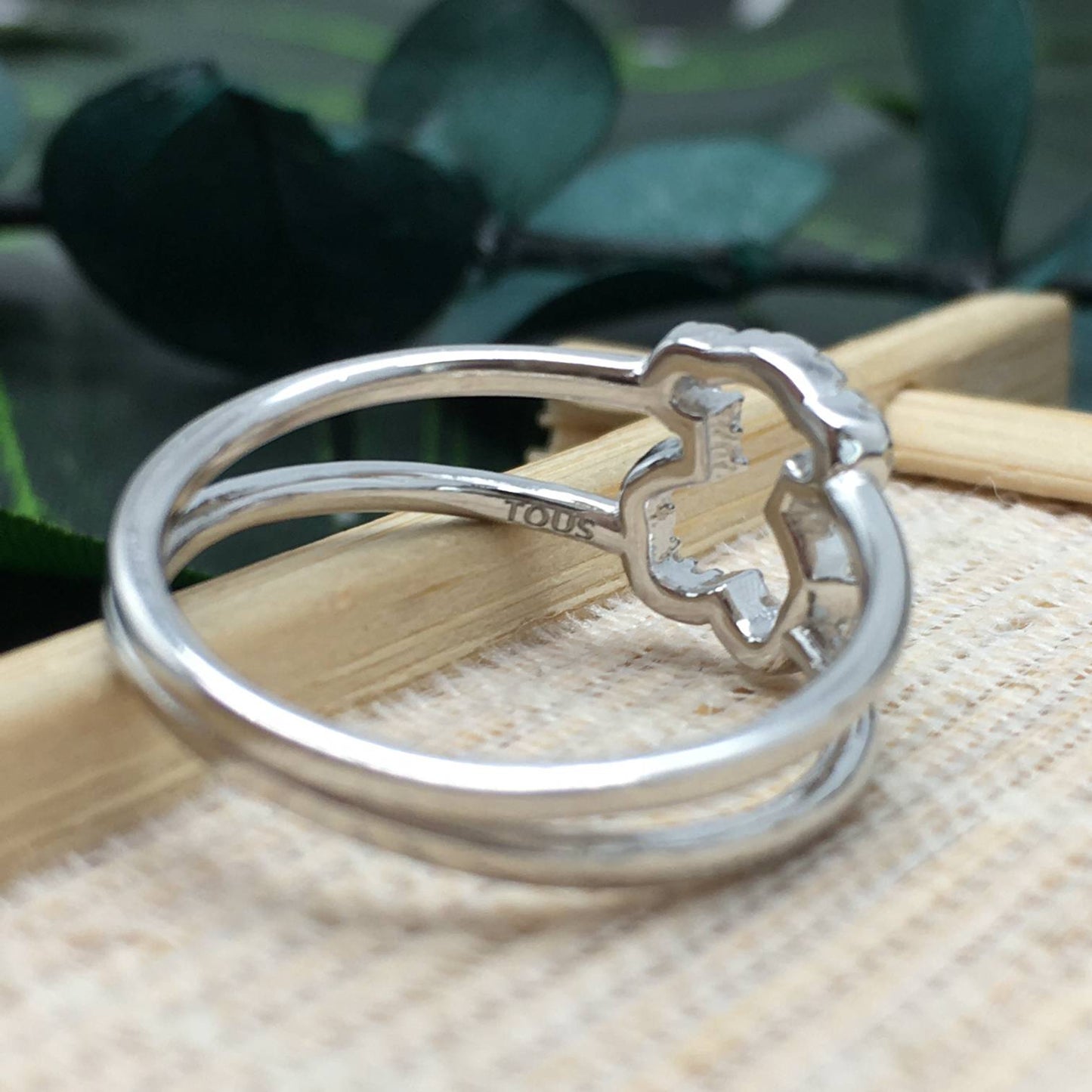White Silueta Ring