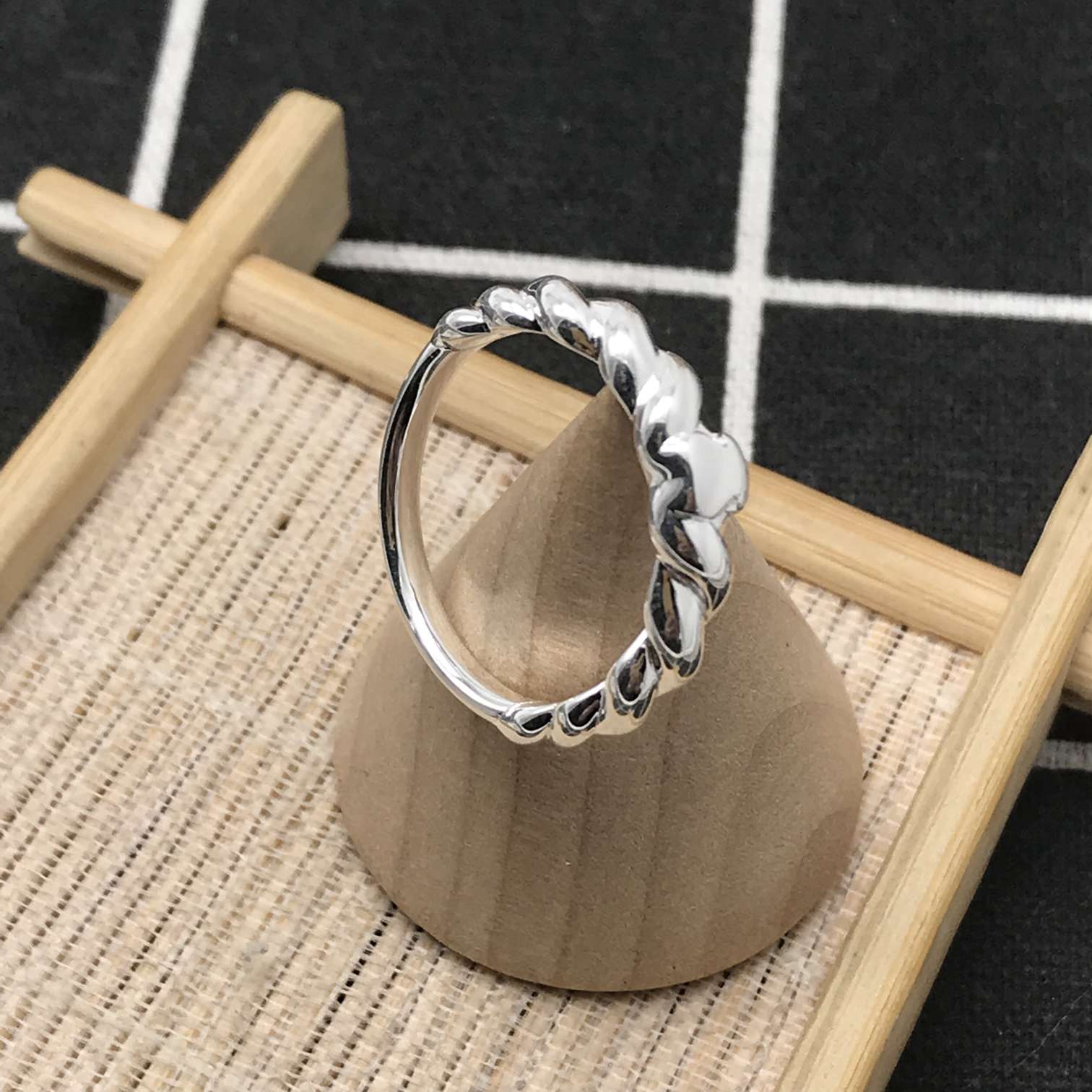 Twisted braided silver ring bear motif