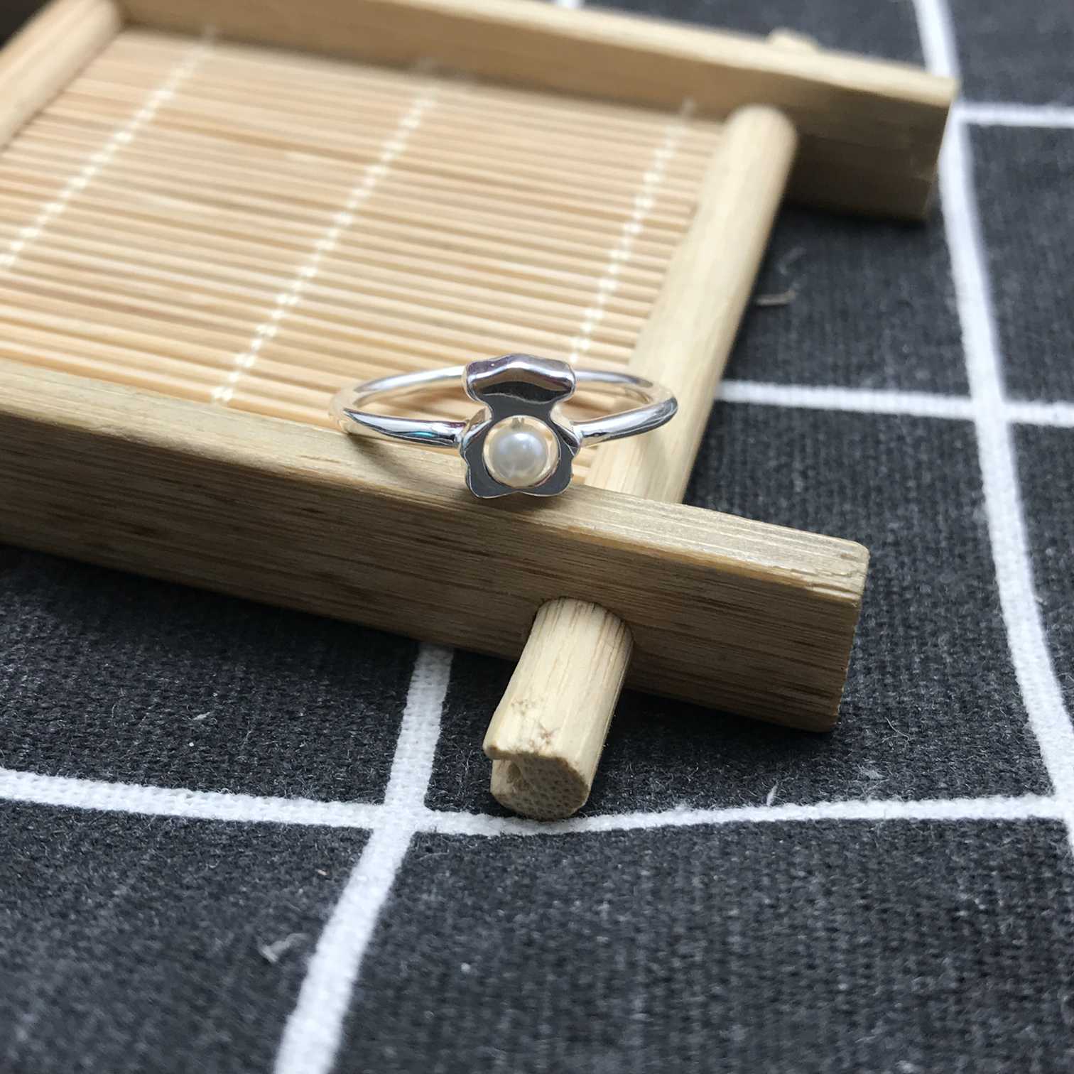 Small silver bear Ring with cultured pearl I-Bear