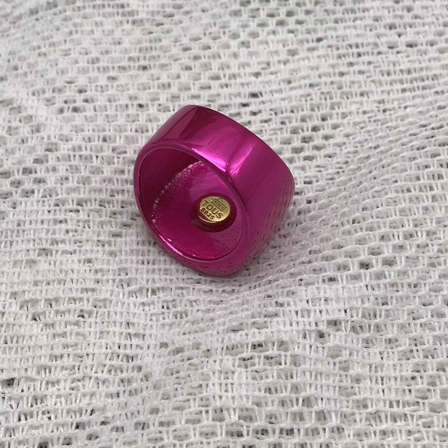 Oursin seal in fuchsia sterling silver with a central bear with plating over silver
