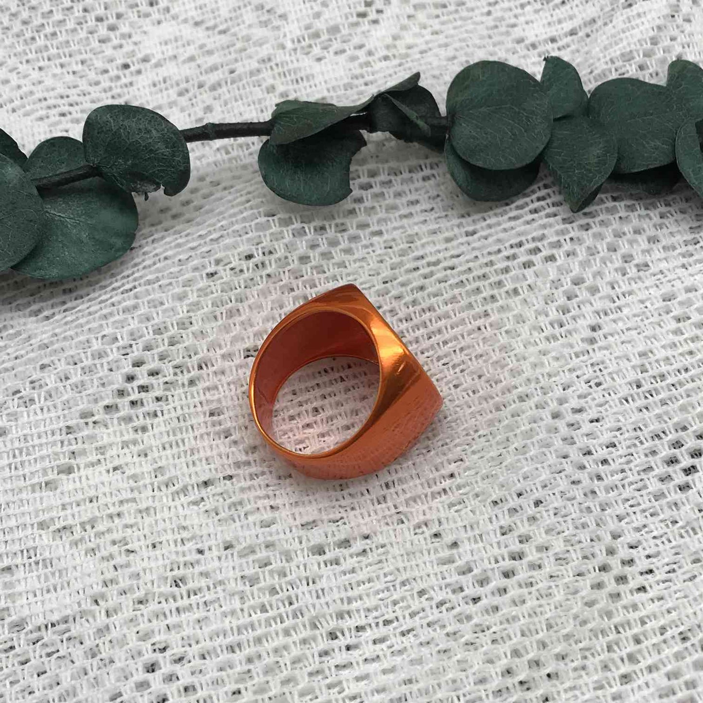 Oursin seal in orange sterling silver with a central bear with plating over silver