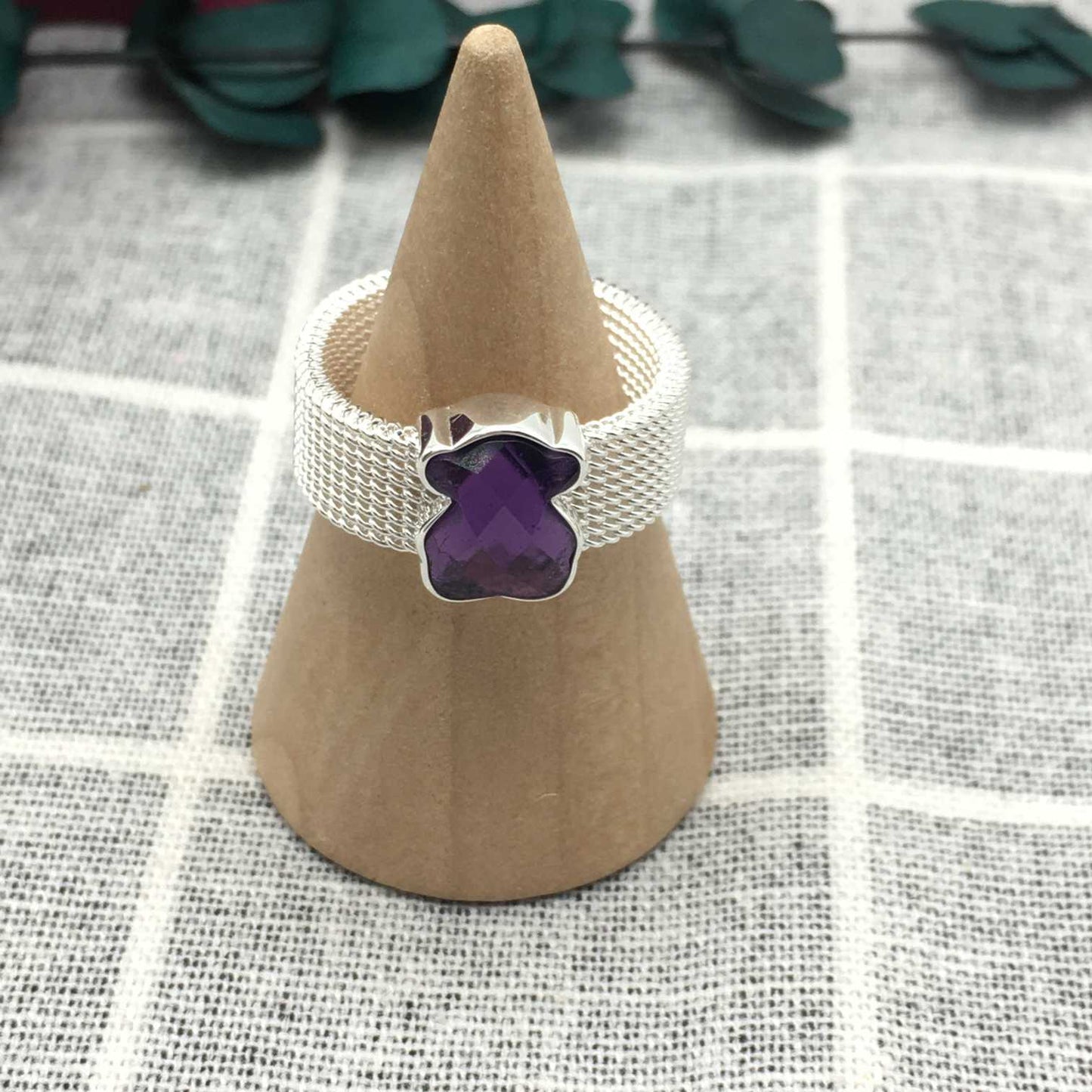 Silver Mesh Color Ring with faceted Amethyst Bear motif