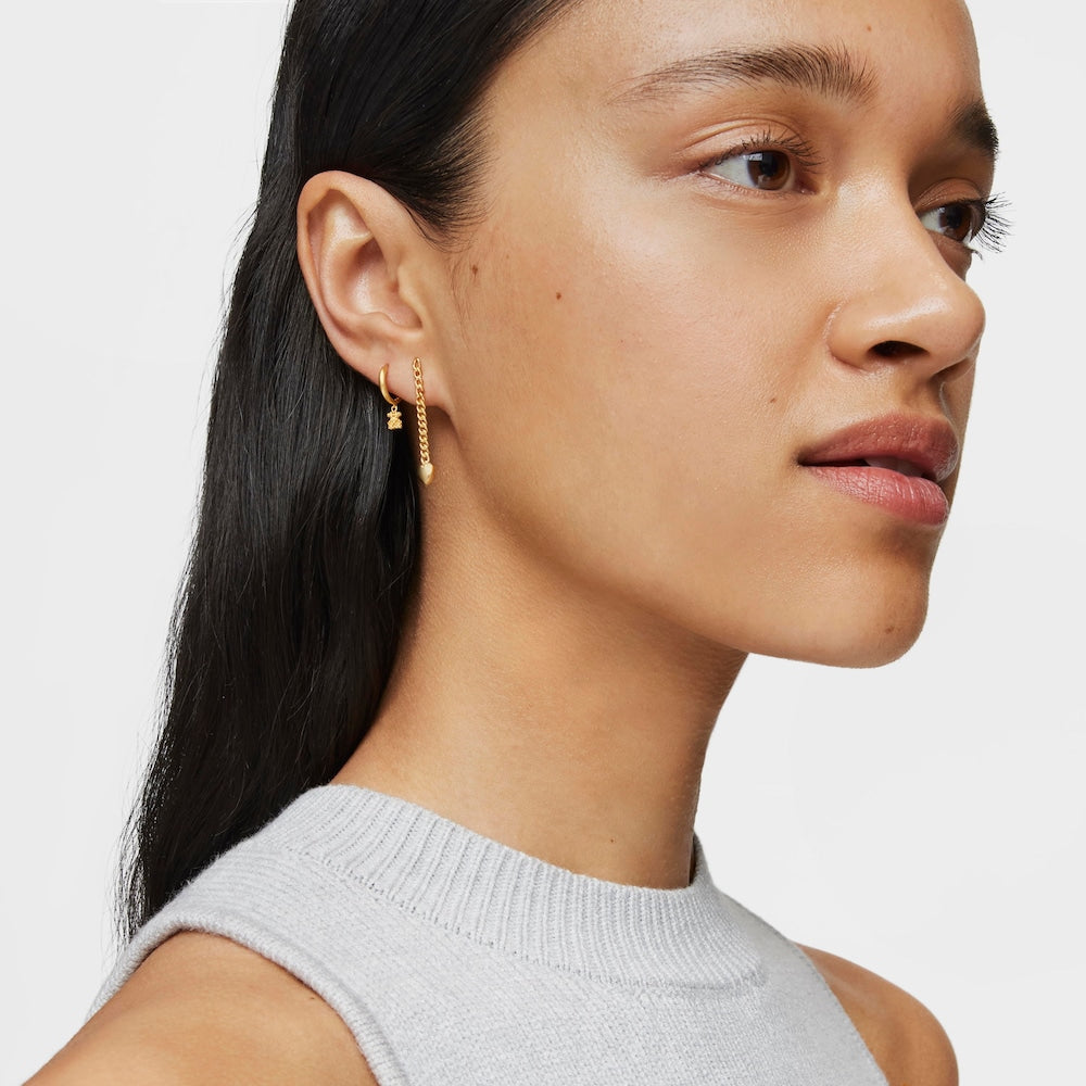 Short Hoop individual earring with 18kt gold plating over silver and bear motif Grain |