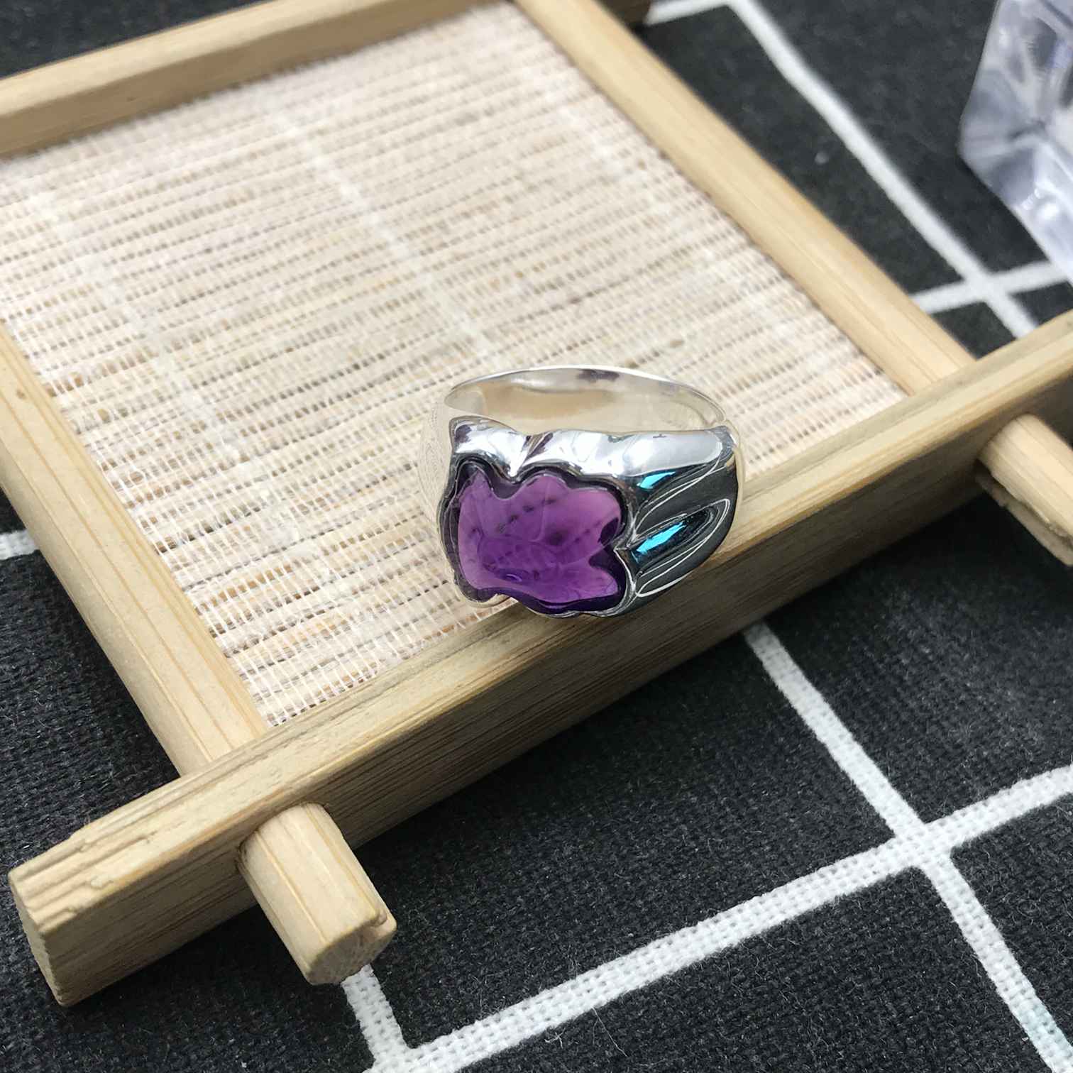 Silver and amethyst bear Signet ring Bold Motif