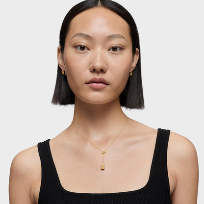 Short gold bear Necklace with onyx   1950 |