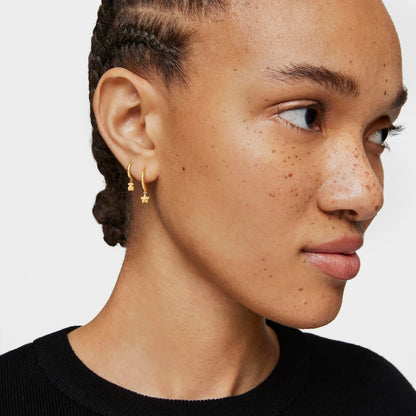 Short Hoop individual earring with 18kt gold plating over silver and star motif Grain |